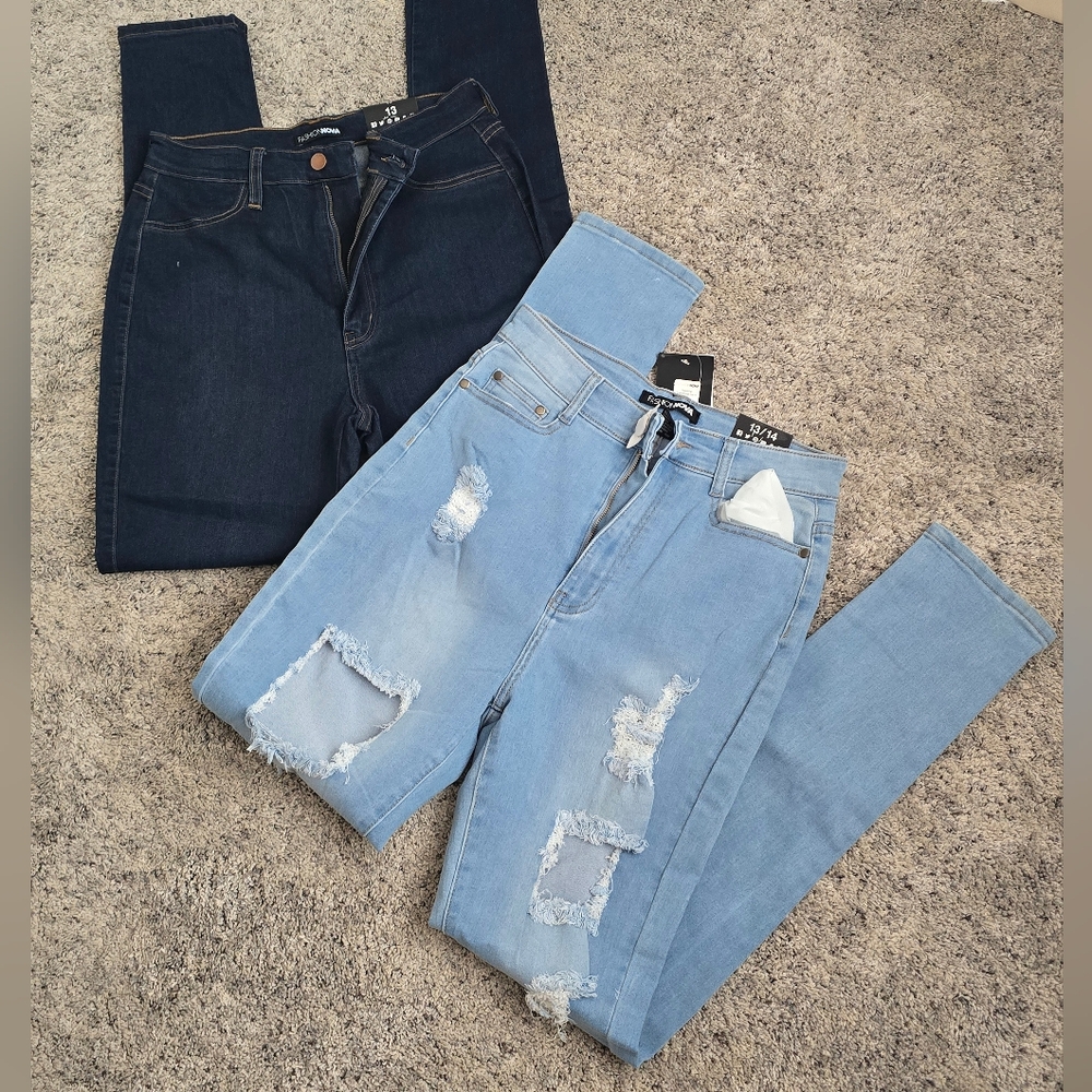 FN NWT High-Rise wasted jeans